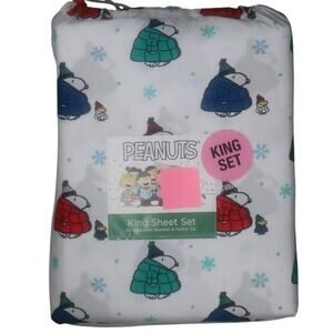 KING Snoopy Winter Puffer Coat Snowflake Christmas Sheet Set Peanuts NEW